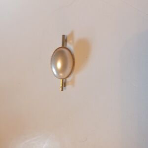 FAUX PEARL AND GOLDTONE VINTAGE PIN, LIKE NEW